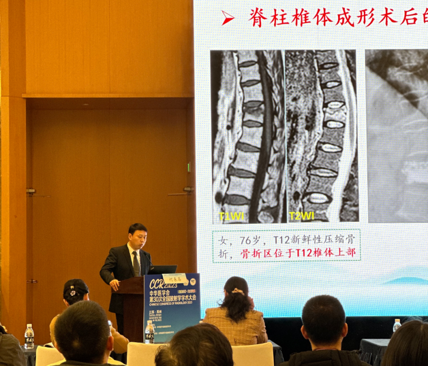 何来昌讲课.jpg