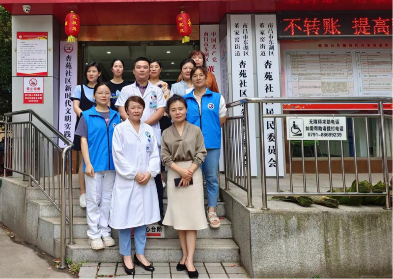 医务社工部组织专家进社区开展端午敬老助老活动.png