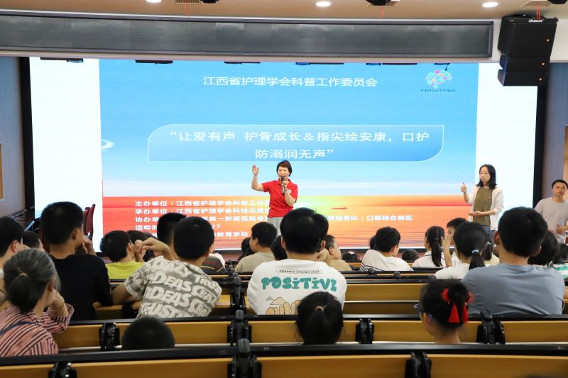 与视障与听障学生互动.JPG