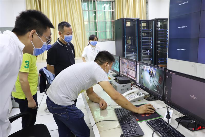 图片7：督察组前往医院监控中心进行专项督查.jpg